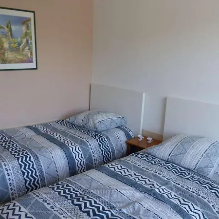 Cosy Avec Tv Et Cuisine Equipee, Bord De - Fr-1-308-34 Apartment