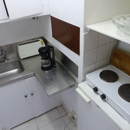 Cosy Avec Tv Et Cuisine Equipee, Bord De - Fr-1-308-34 Apartment Le Lavandou